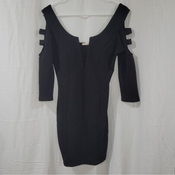 🏷5 for $25🏷 Sarah la Size M Black Deep V Cold Shoulder Chic Long Sleeve Dress - Picture 1 of 9